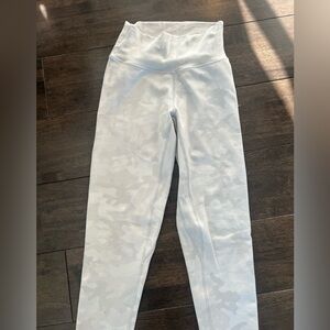 P'tula Women's White Camouflage Leggings